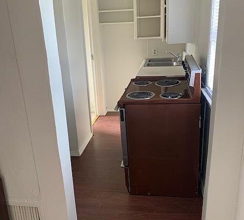3rd image of 417 1st St APT 3