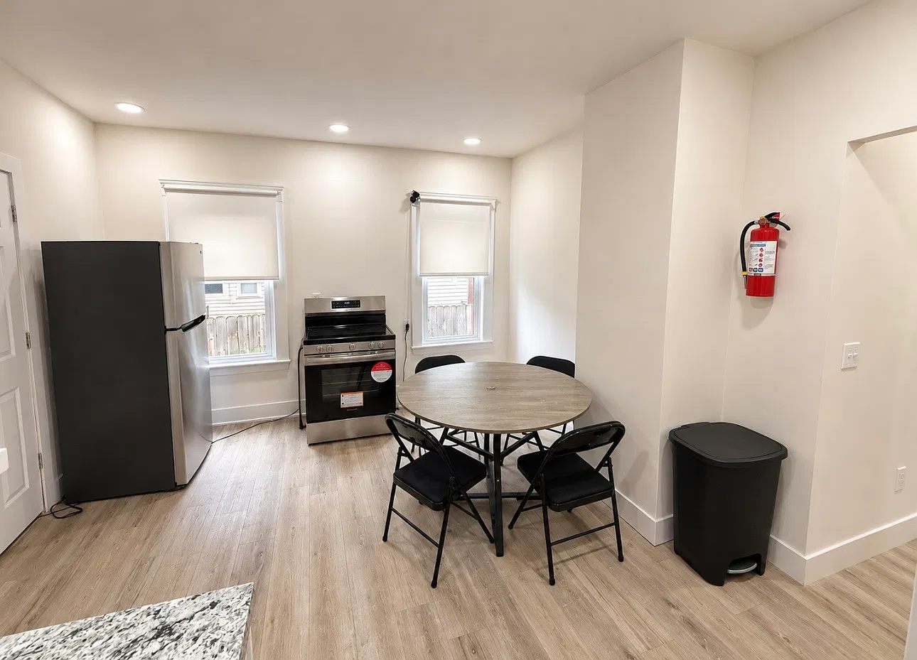 3 bed, 1000 sqft, $595 — Photo 4