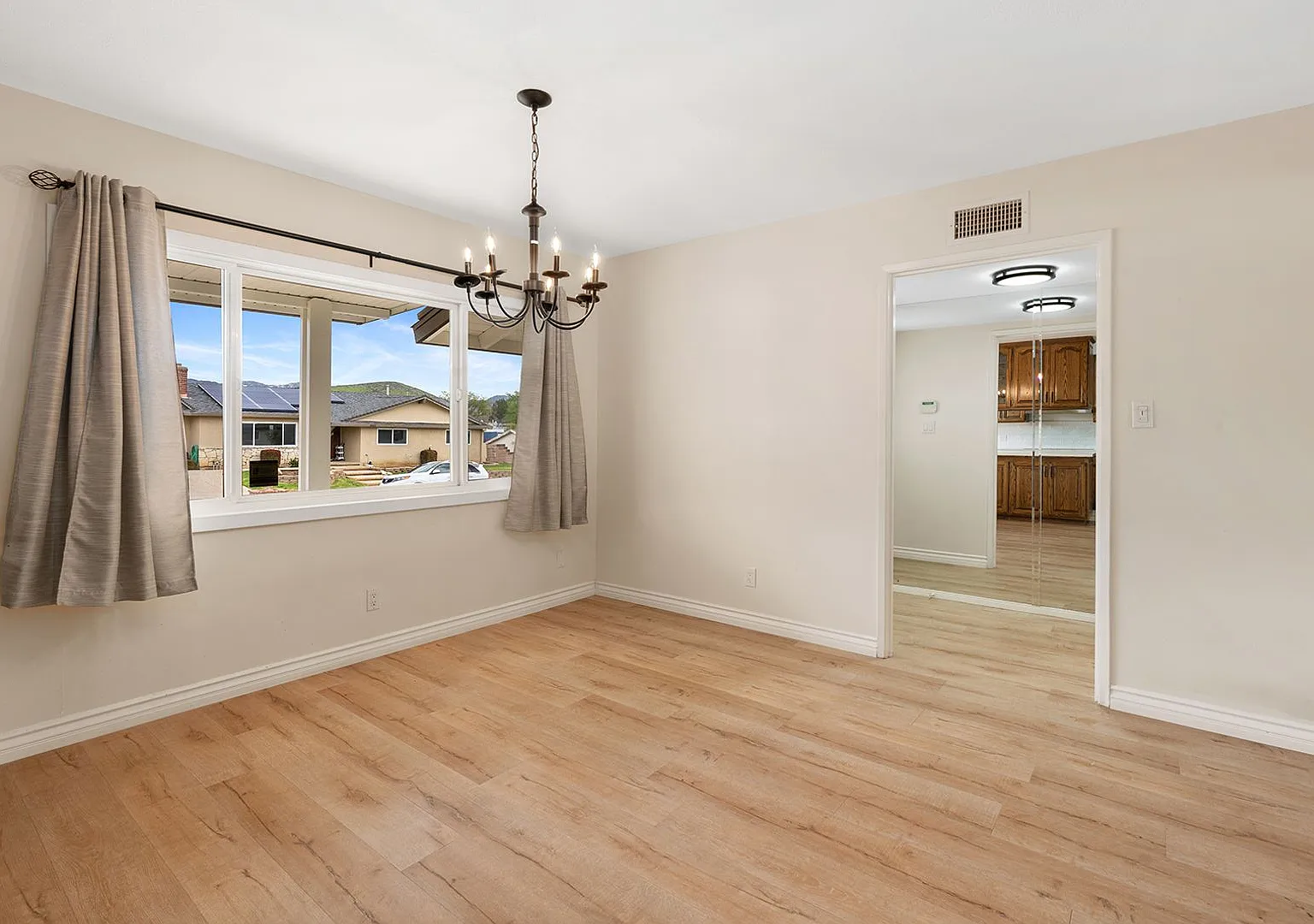 Updated 4-Bedroom Texas Tract Home with Spacious Backyard — Photo 4