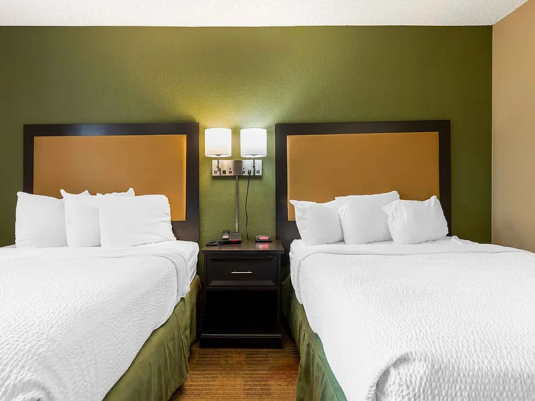 Studio Suite - 2 Full Beds