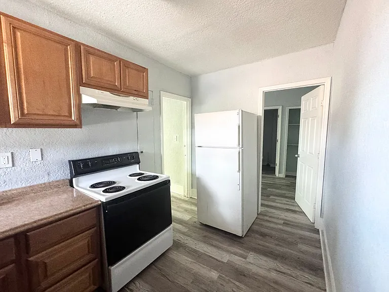 704 Cordova Dr #6 — Photo 4