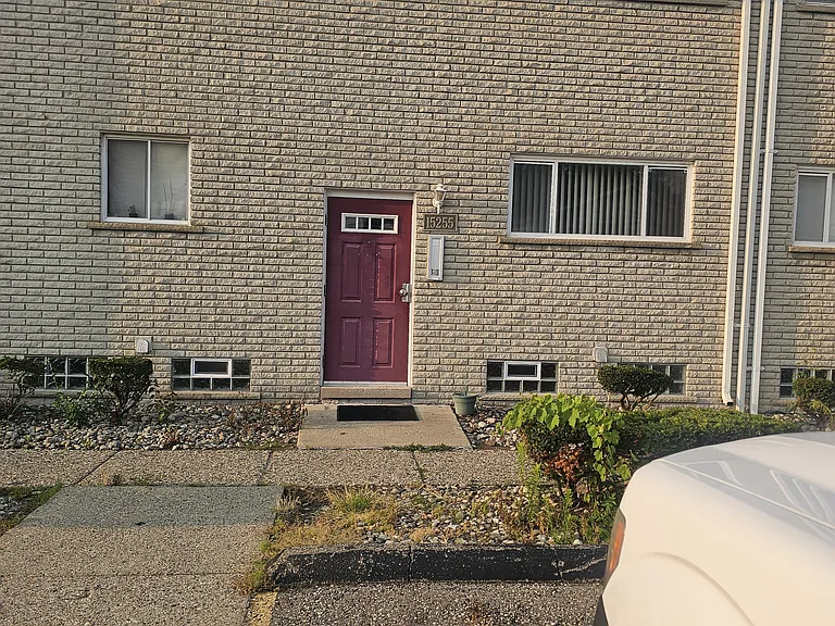 15255 Garfield Ave #19 — Photo 1