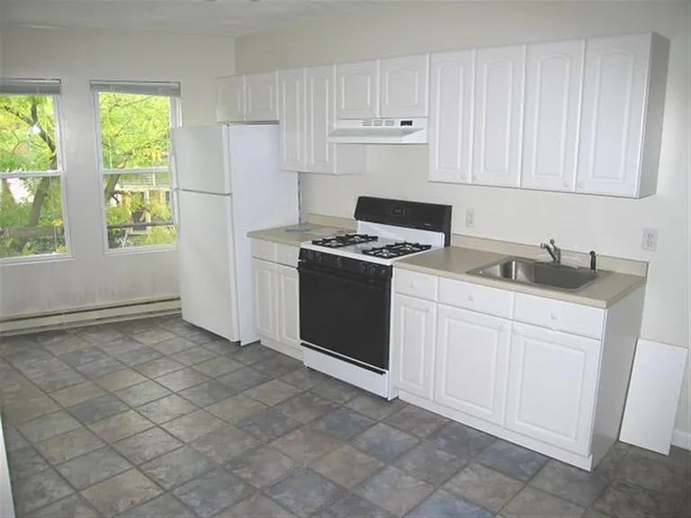 235 Columbia St #3 — Photo 1
