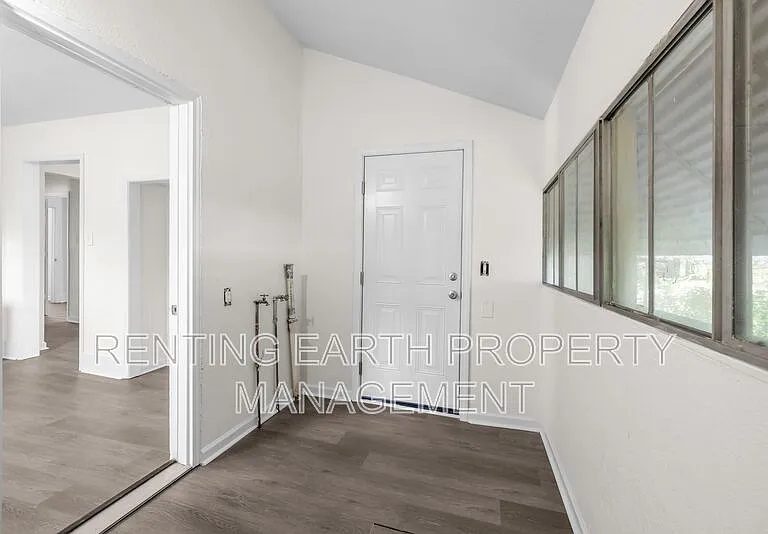 608 Fulton Ave SW — Photo 11