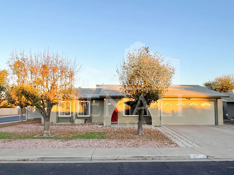 3033 S Longmore