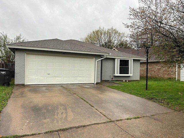 1st image of 1417 Lincolnshire Way