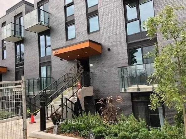 10 Brin Dr #Townhouse 17, Toronto, ON M8X 0B3