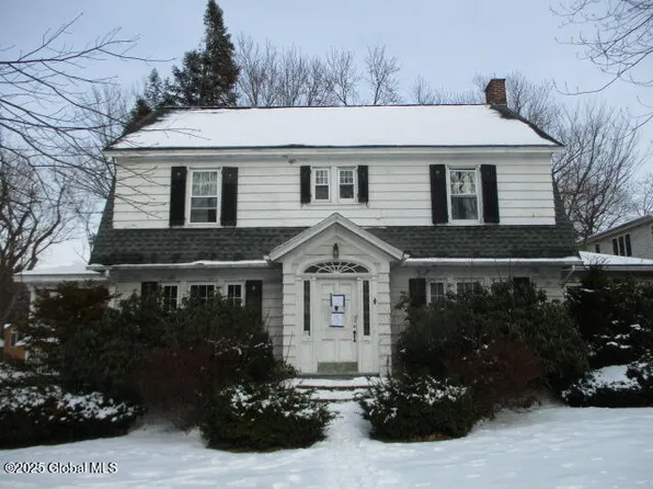 27 Park Drive, East Greenbush, NY 12061