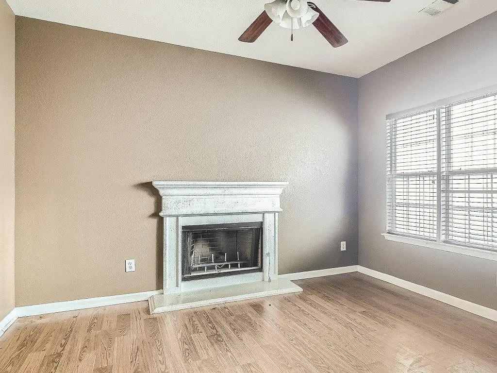 4456 Ravenwood Dr — Photo 2