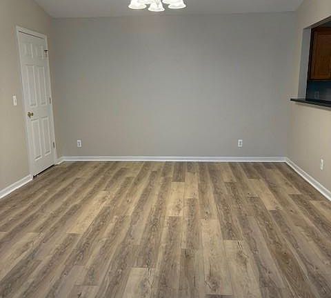 4th image of 52280 Heatherstone Ave