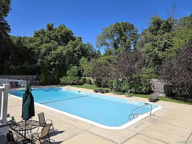 655 Middle Country Rd #2H2 — Photo 38