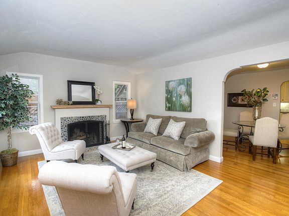 4th image of 819 10th Ave