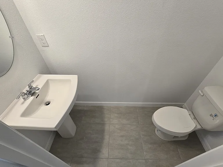 2073 Hallier Cv — Photo 17