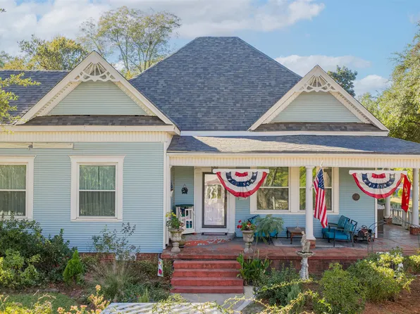 300 S Montgomery St, Gilmer, TX 75644