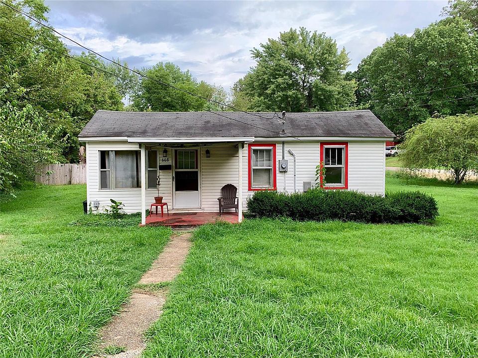 1st image of 608 S 9th St