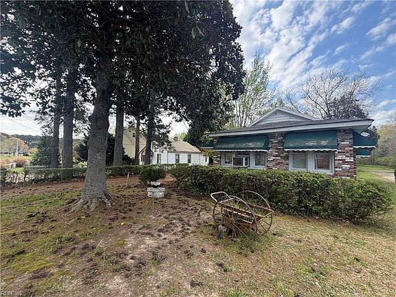 2nd image of 1033 Pitchkettle Rd