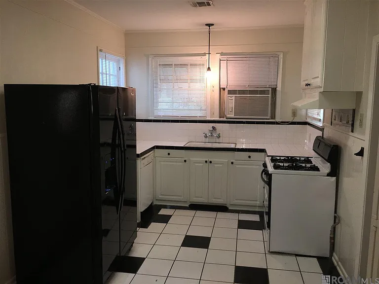 2225 Broussard St — Photo 10