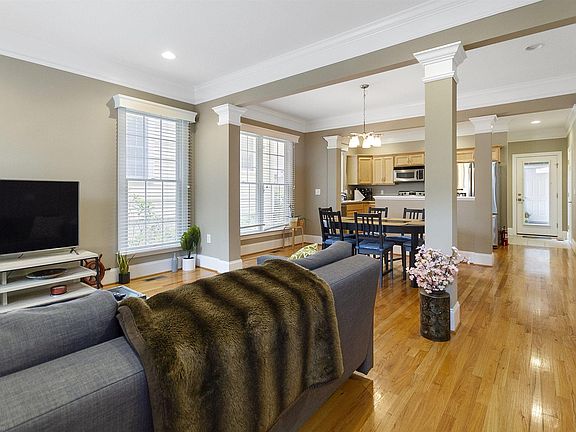 2nd image of 1705 Trillium Ln