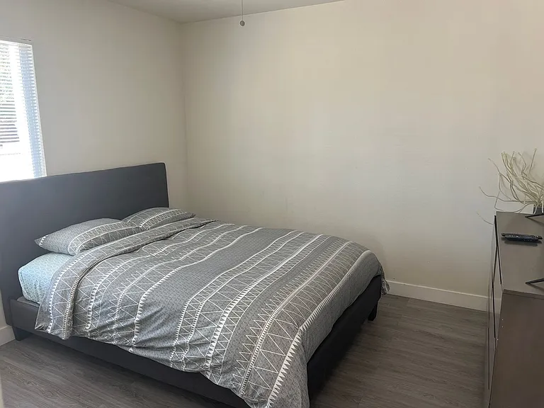 4553 Texas St — Photo 32