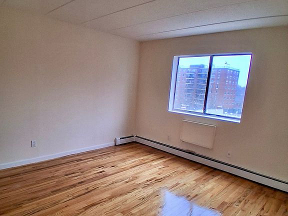 3rd image of 15813 72nd Ave #H