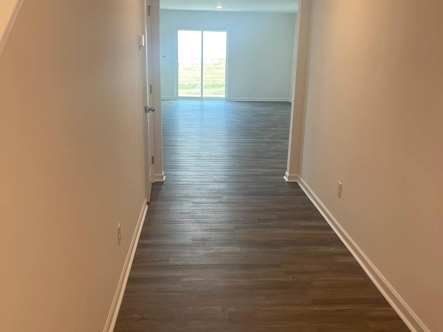 5 bed, 2368 sqft, $2,350 — Photo 3