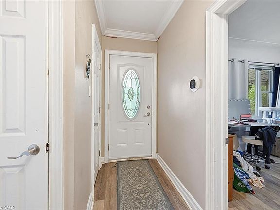 4th image of 275 W 2nd St