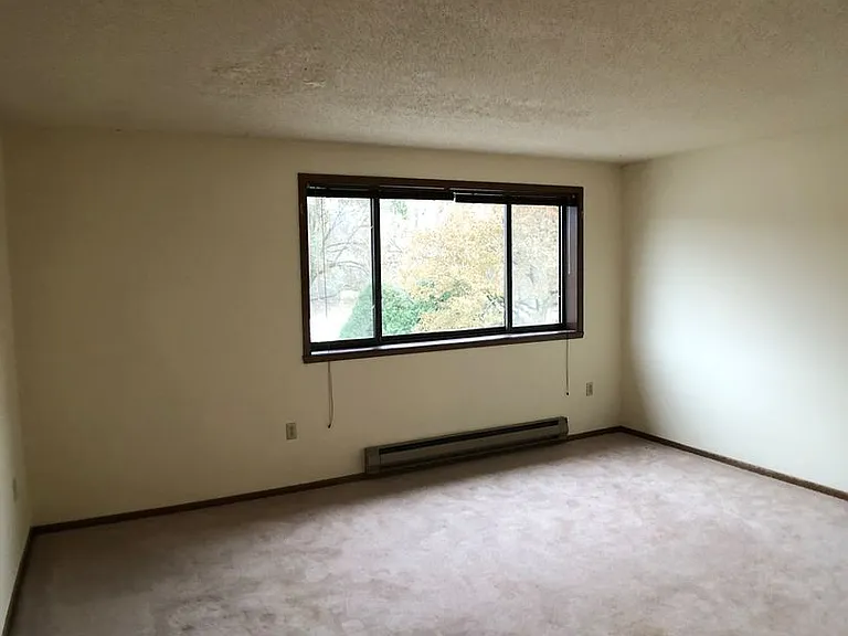 Wingra West Apartments — Photo 28