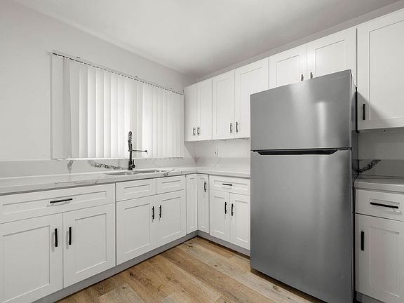 3rd image of 3940 Nicolet Ave #B5