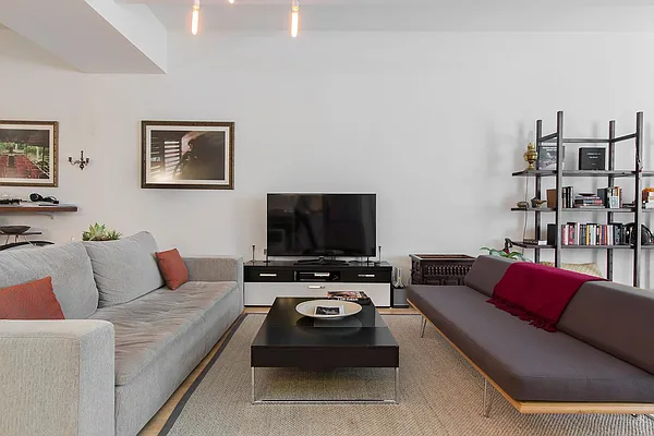 Rented by LG Fairmont Group | media 21