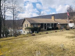 905 Plymouth Lake Dr, Newton, NJ 07860