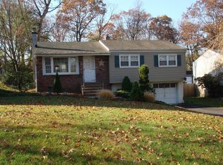 82 Yawpo Ave, Oakland, NJ 07436
