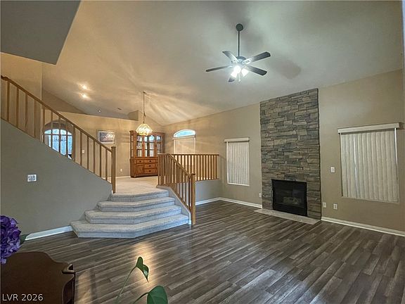 3rd image of 2596 Mizzoni Cir