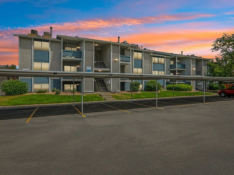 Brighton Place Apartments — Photo 11