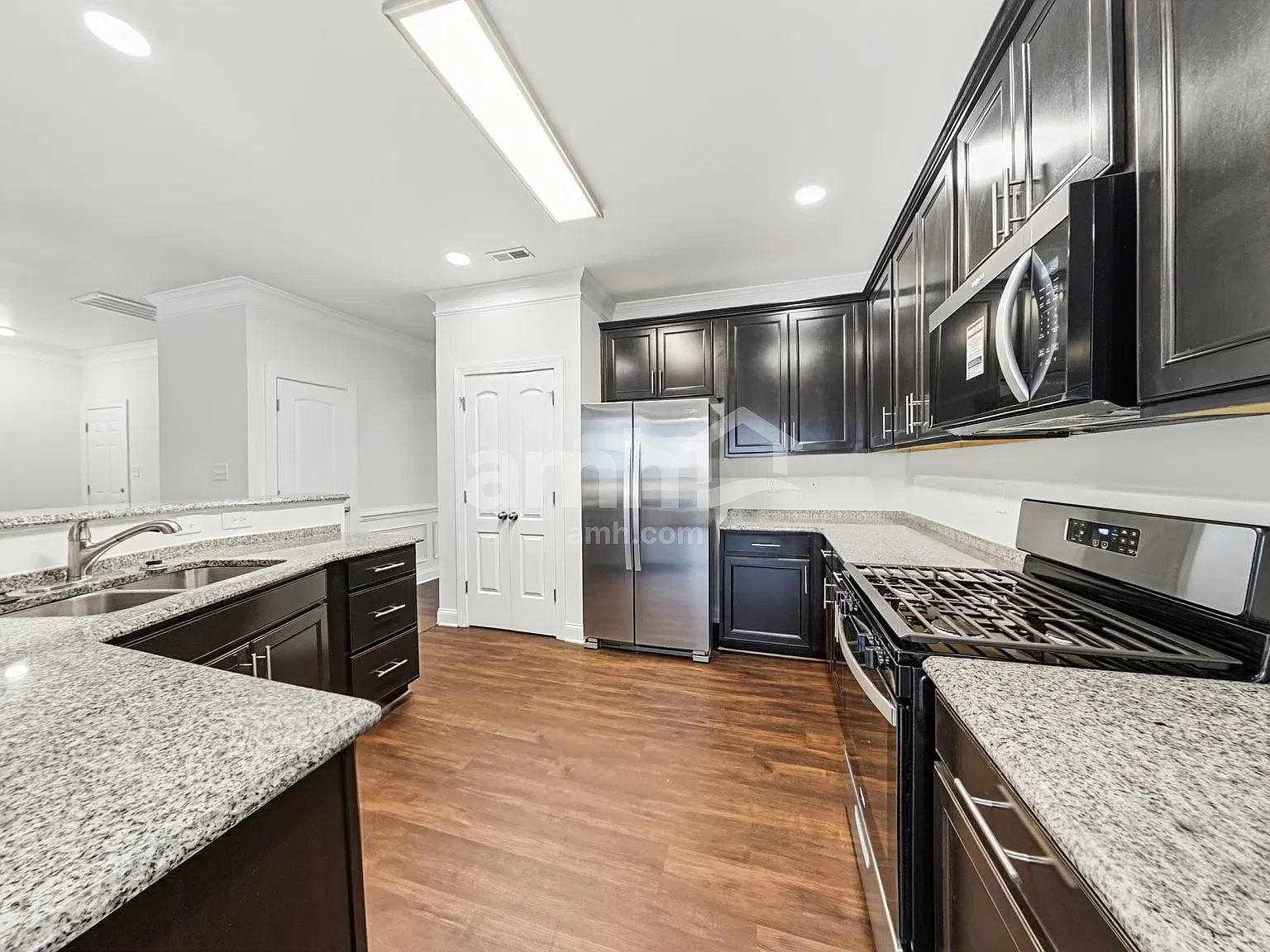 4 bed, 3.0 bath, 2507 sqft, $2,460 — Photo 4