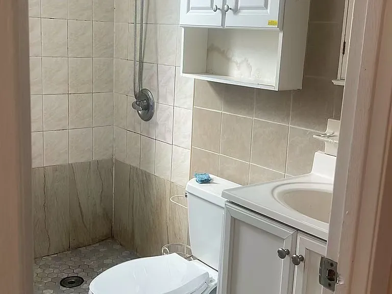 68-33 Cloverdale Ln #6833 — Photo 23