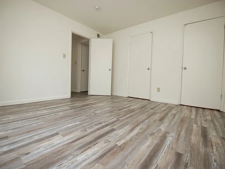 Brighton Apartments — Photo 23