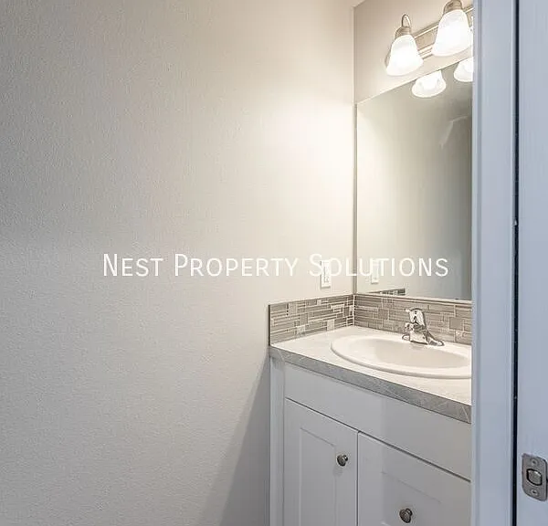 651 Hargraves Ave NE #B — Photo 21