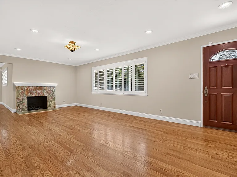 25 Bates Blvd — Photo 5