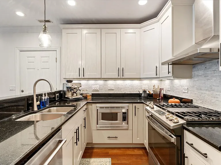 3723 N Wilton Ave #2 — Photo 9
