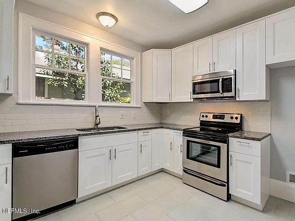 3rd image of 1758 Greenwood Ave #1758