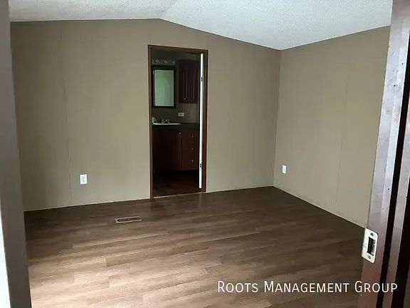 4th image of 387 Webster Rd #132