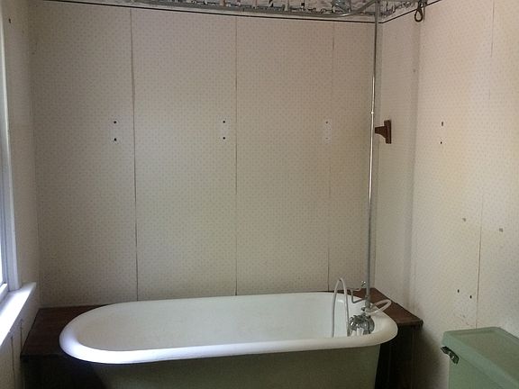 Clawfoot soaking tub