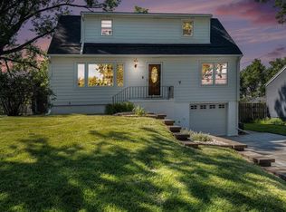 7517 Grover St, Omaha, NE 68124