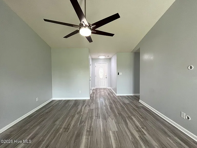 108 Chapel Hill Dr — Photo 3