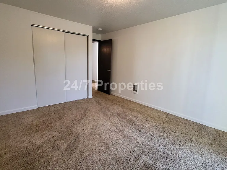 4104 SE Pardee St #B — Photo 9