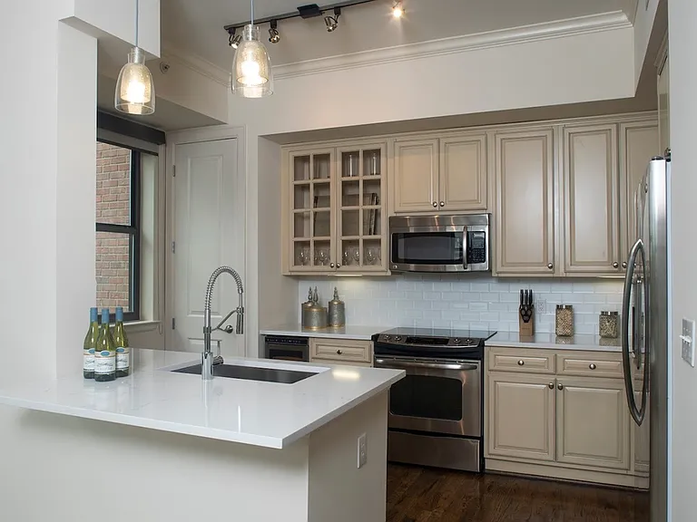 Kitchen with Antique White Custom Cabinets (Boulevard Floor Plan)
