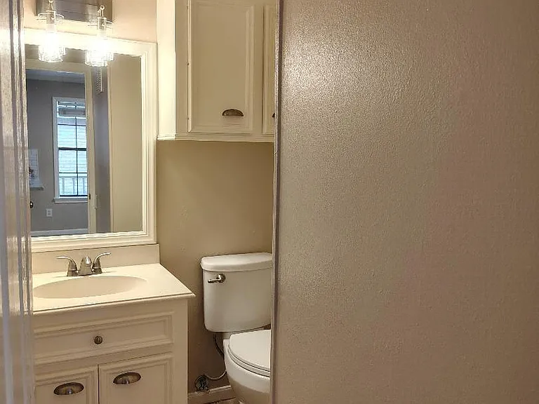2823 Whitman Dr — Photo 5