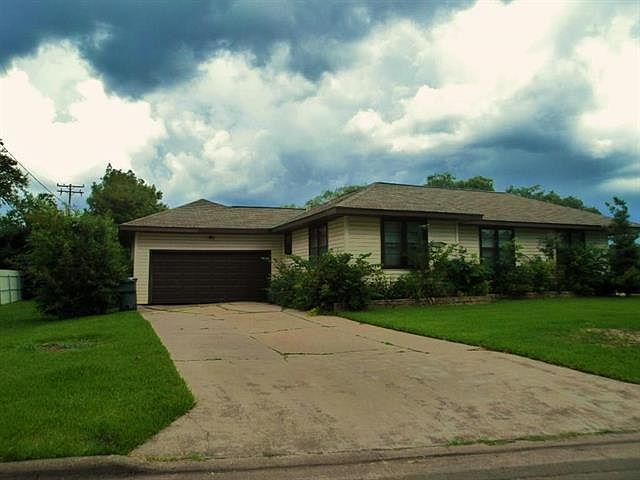 1st image of 3005 S Park Dr