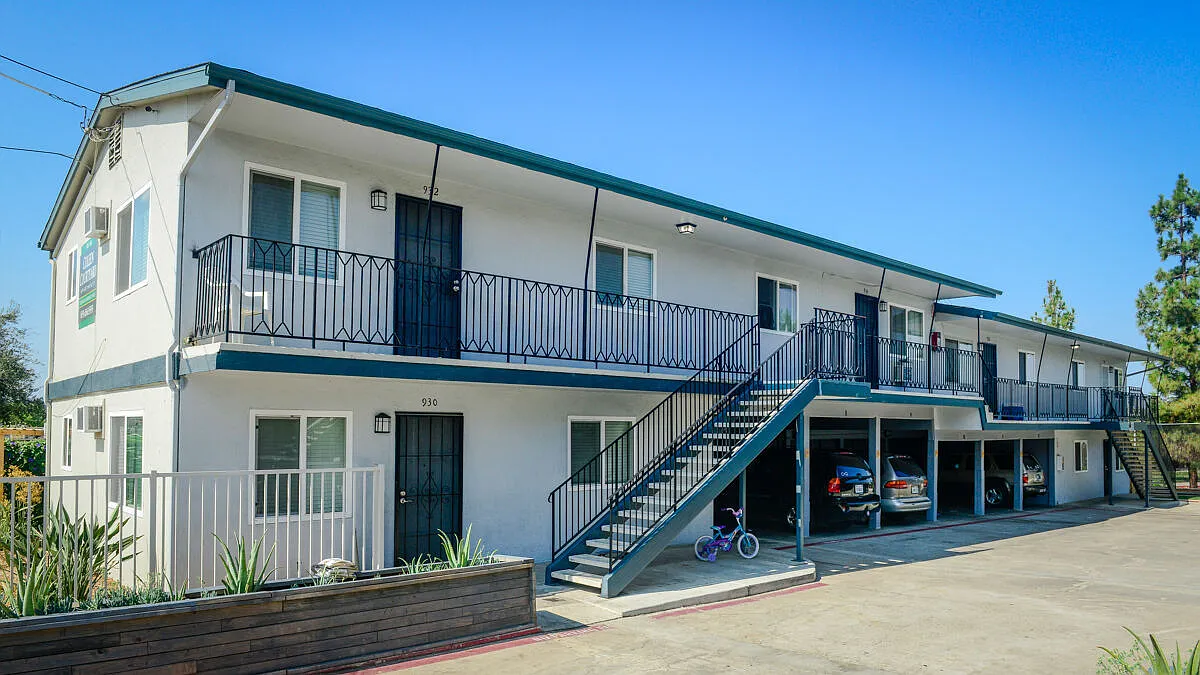 Coleen Court Apartments — Photo 3