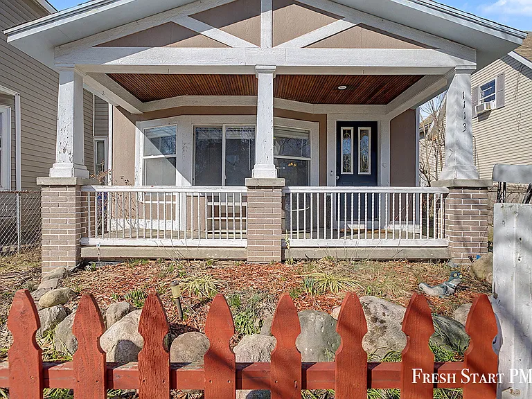 1113 Alpine Ave NW — Photo 3